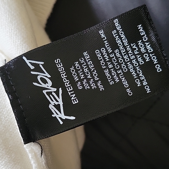 Embroidered Karl Jacobs white enchantment turtle neck sweater size small - Picture 8 of 8